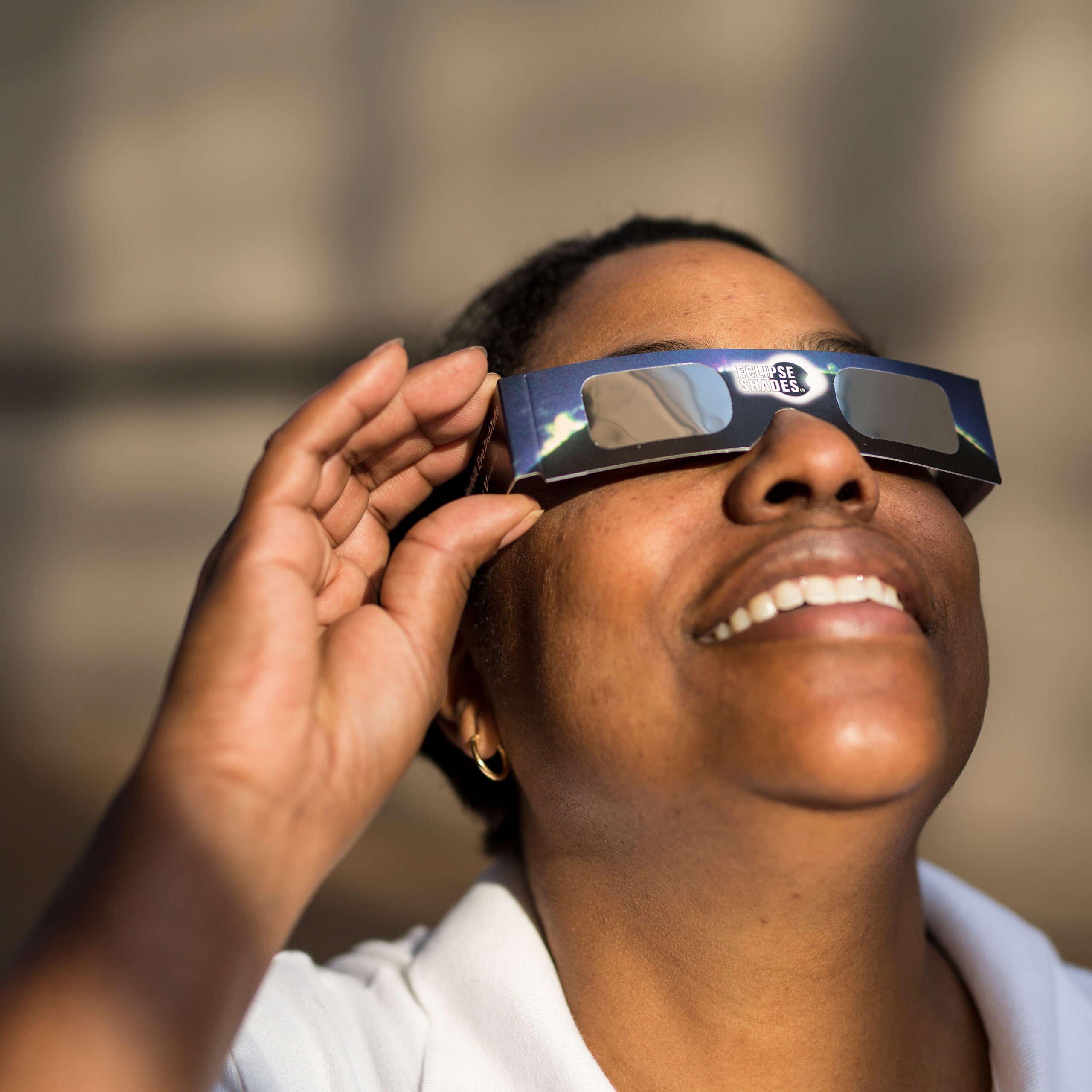 Eugene teenagers take advantage of eclipse glasses demand